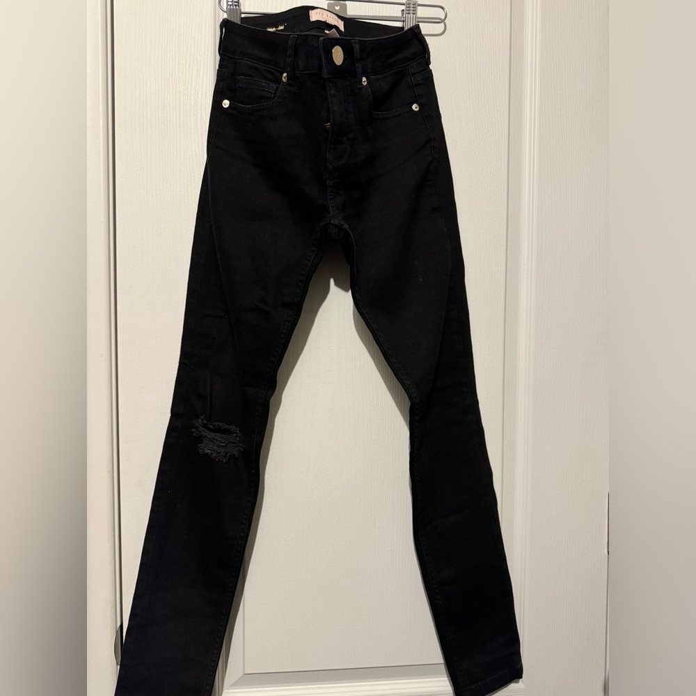 Ted baker black skinny jeans. Distress in one knee.